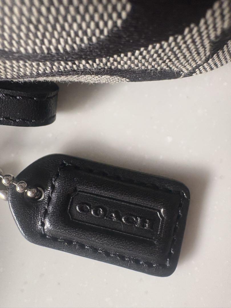 美品COACH ボディバッグ・ウエストポーチ