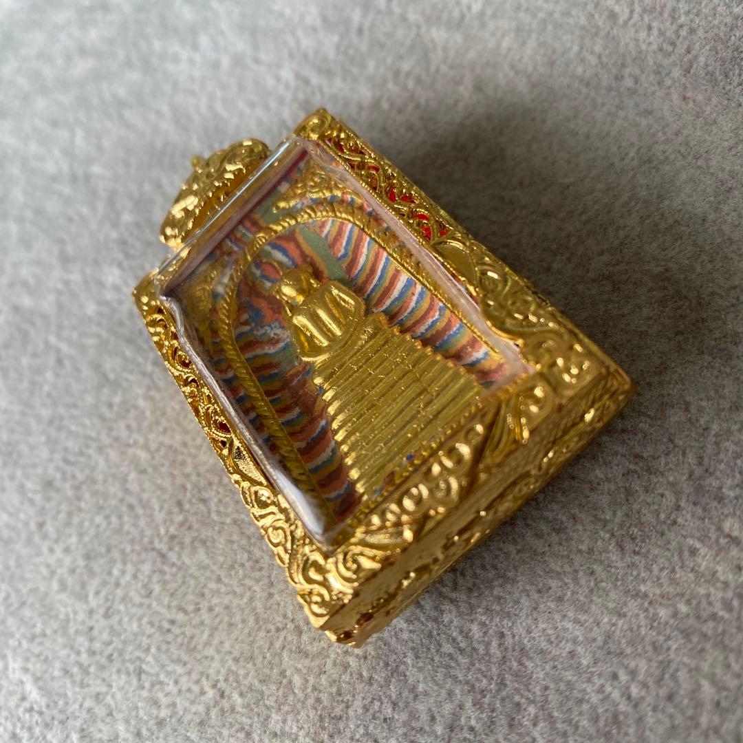 美しいソムデット 108名の高僧