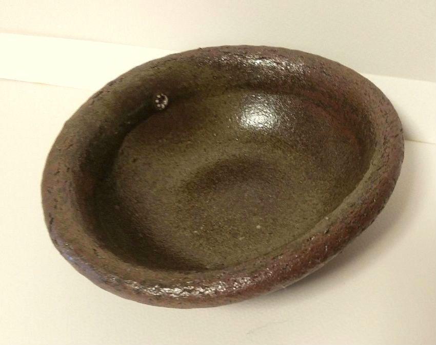 益子の作家、長倉翠子さんの鉢です。花紋入り　SN20250424a
