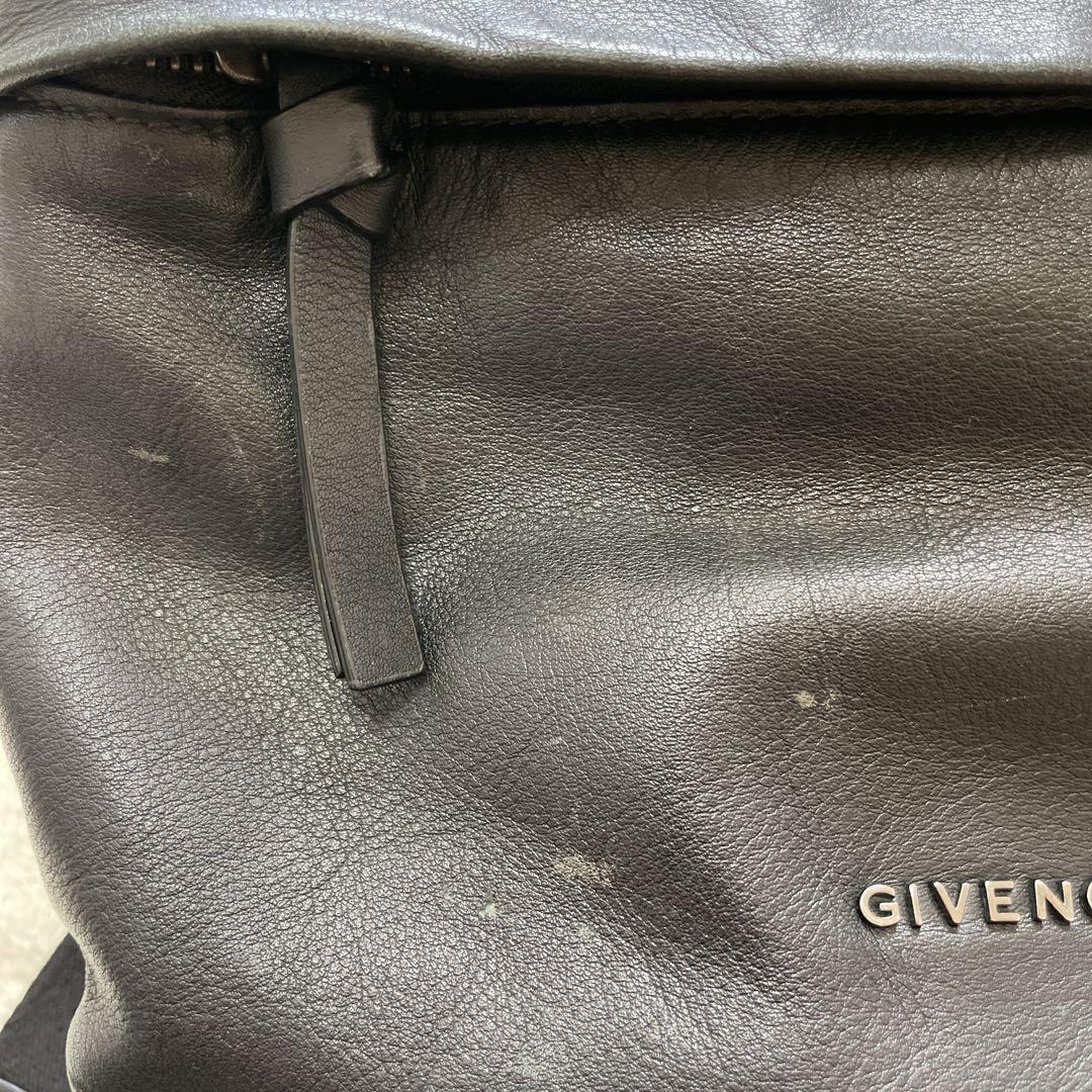 GIVENCHY