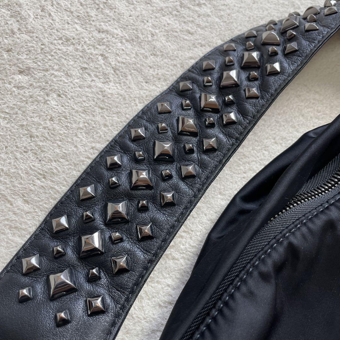 GIVENCHY