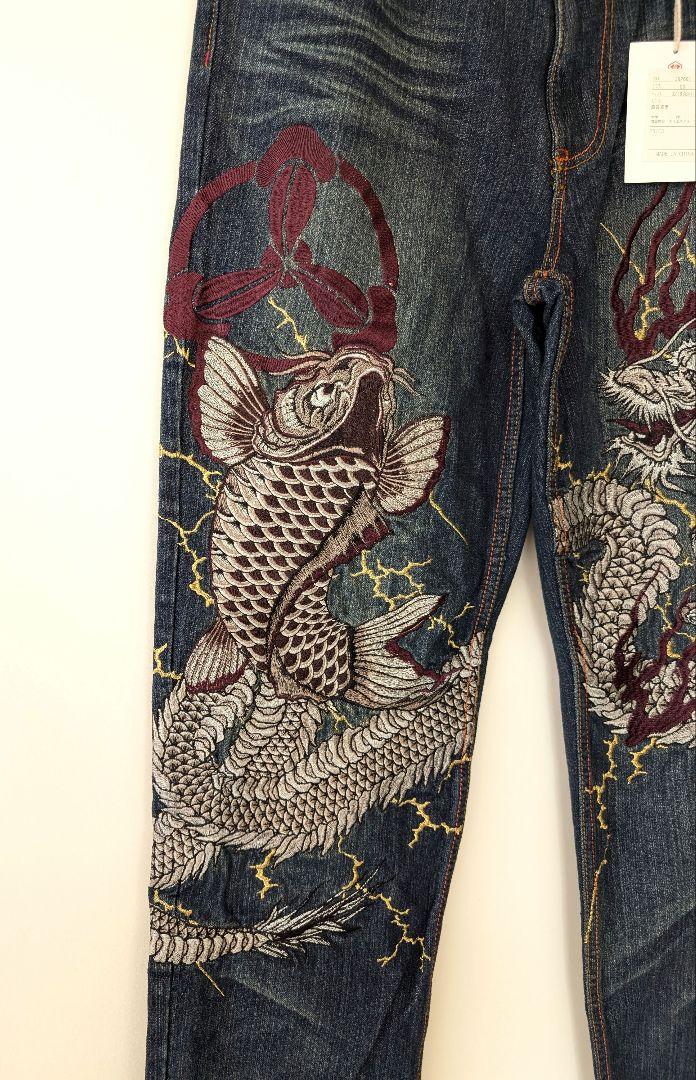 福袋安いいね半額ストア タグ付き新品】花鳥風月 鯉 龍 波 家紋柄刺繍 ダメージ加工 パンツ