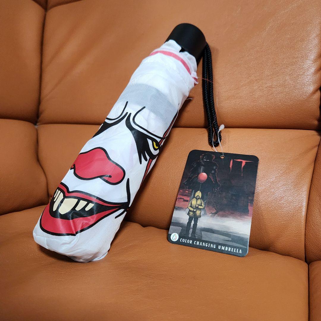 【新品♪入手困難】映画 it ペニーワイズ 折りたたみ傘 濡れたら色が変わる