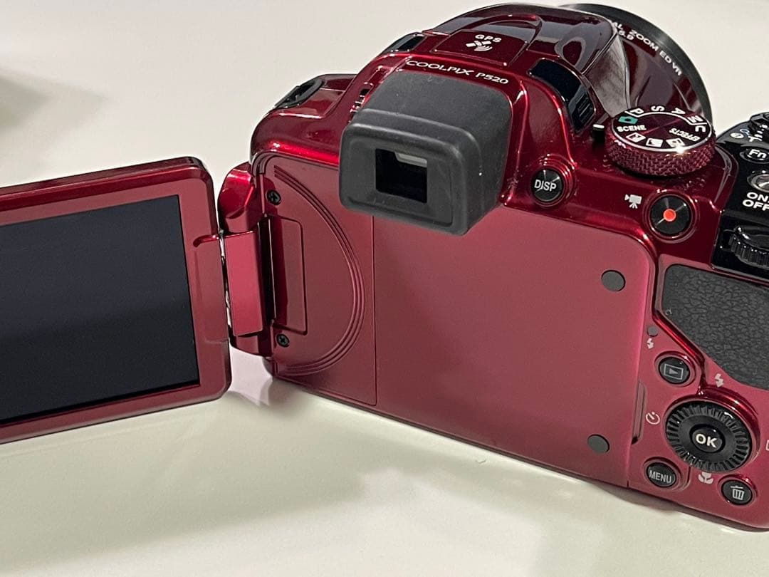 【Nikon】COOLPIX P520ニコンクールピクスP520 42倍ズーム 【Nikon】COOLPIX P520ニコンクールピクスP520 42倍ズーム