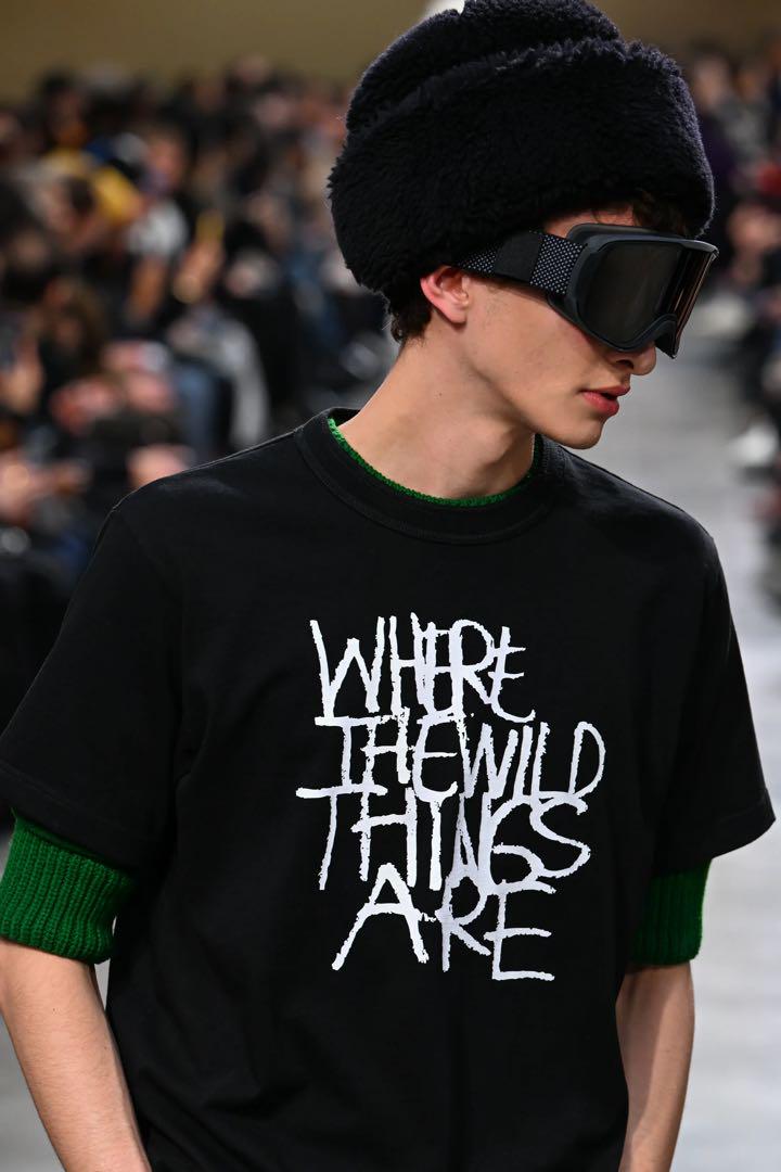 完売25AW新作サカイsacaiプリントTシャツ黒1WHERE THE WILD