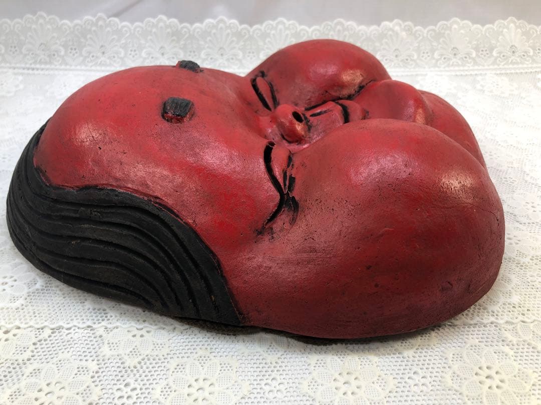 赤い顔の笑顔のお面 赤い顔の笑顔のお面