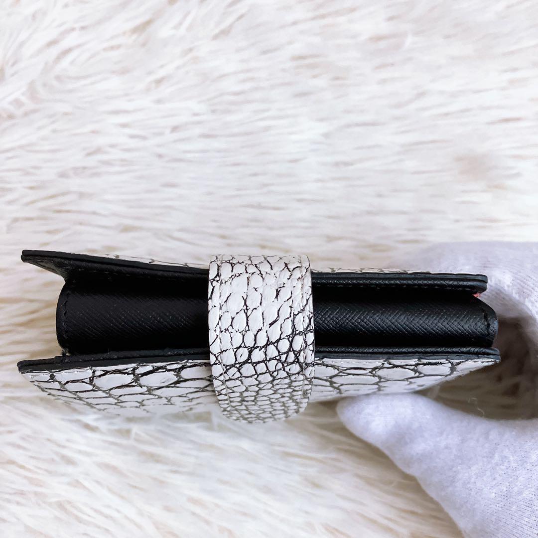 未使用✨️Crocodile✨️クロコダイル革2つ折り財布　バニラ　クロワロワイヤル