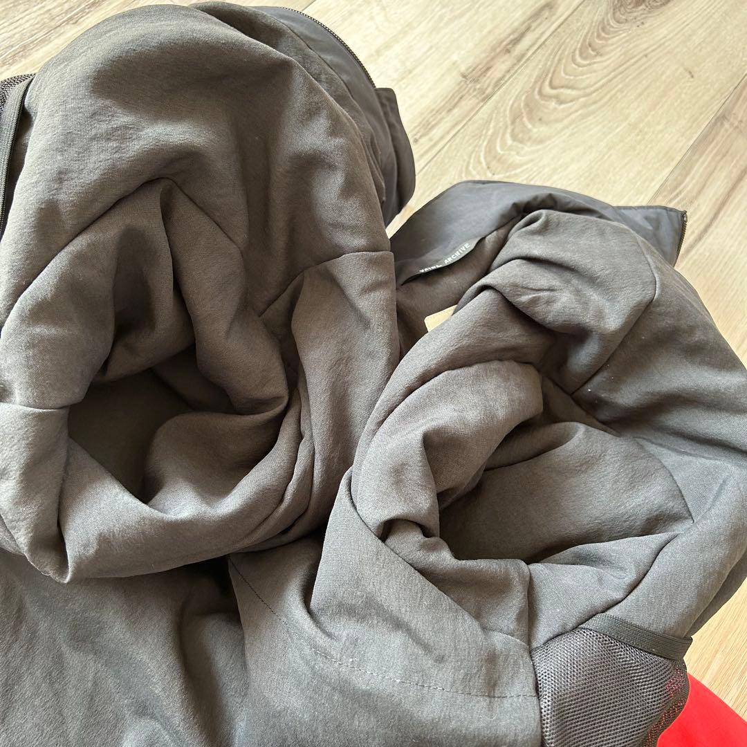 VAINL ARCHIVE プリマロフトジャケット ジップアップ 赤 黒 M VAINL ARCHIVE プリマロフトジャケット ジップアップ 赤 黒 M