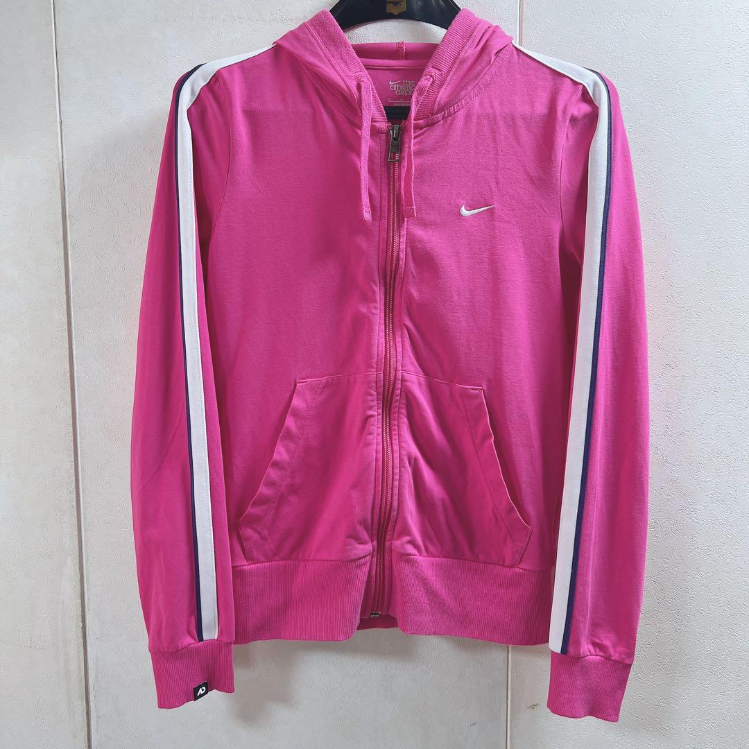 極美品NIKE(ナイキ)ピンクパーカー