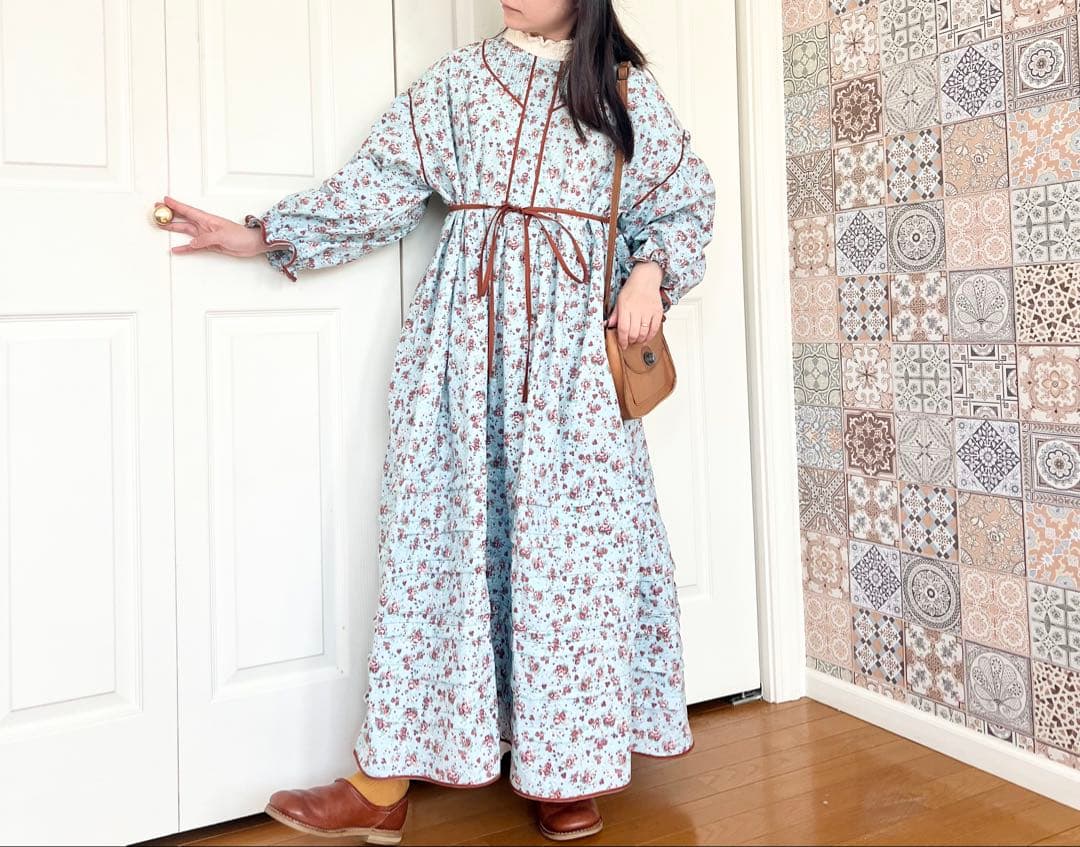 アンティークローズ柄パイピングワンピース チョコミント