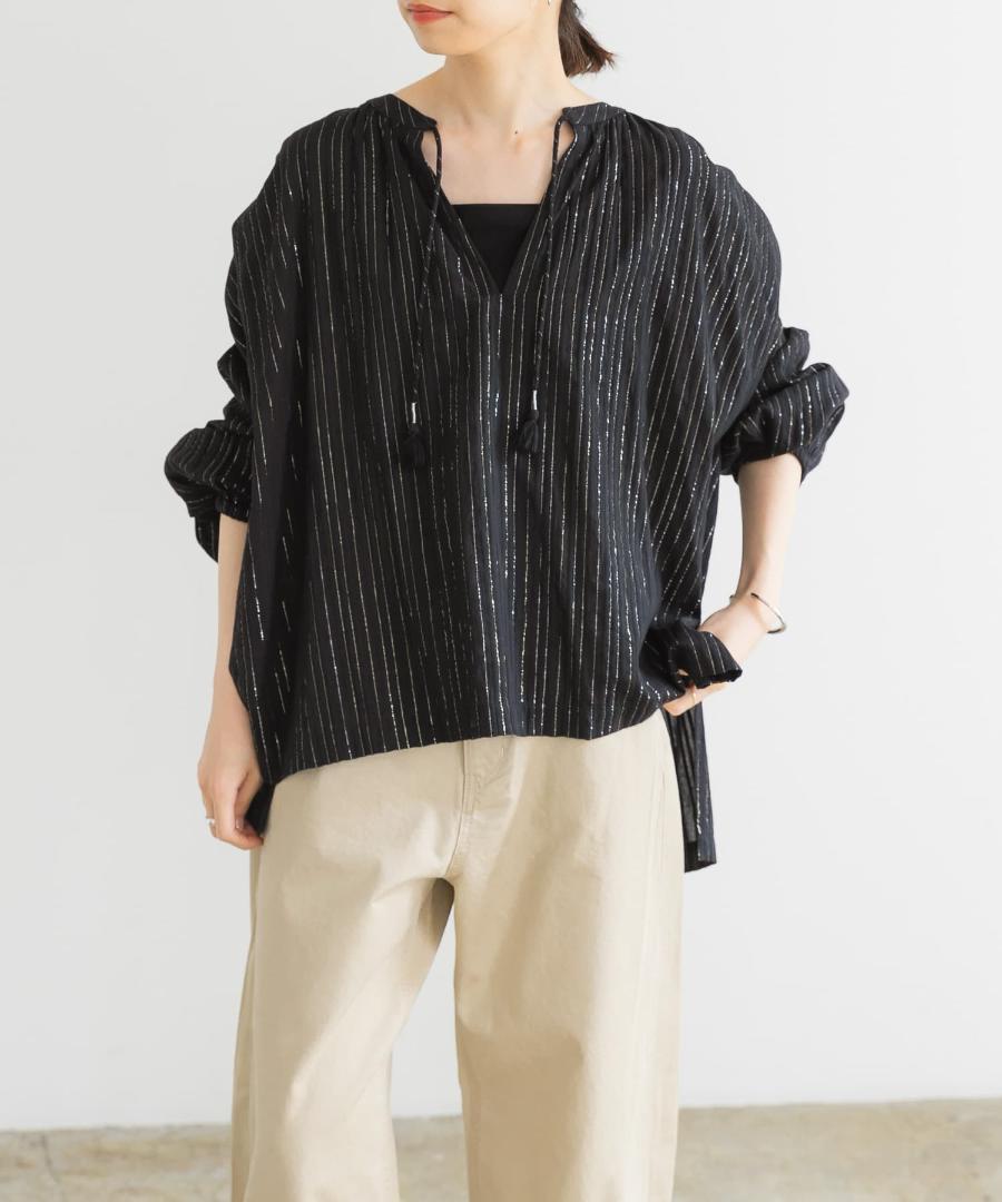 極美品✨定価１.４万❤️　黒　アーバンリサーチ　ラメストライプチュニックブラウス
