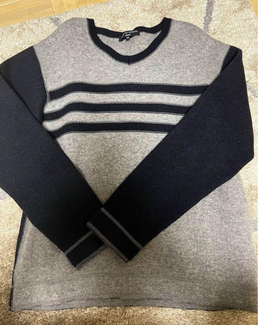 V-NECK SWEATER