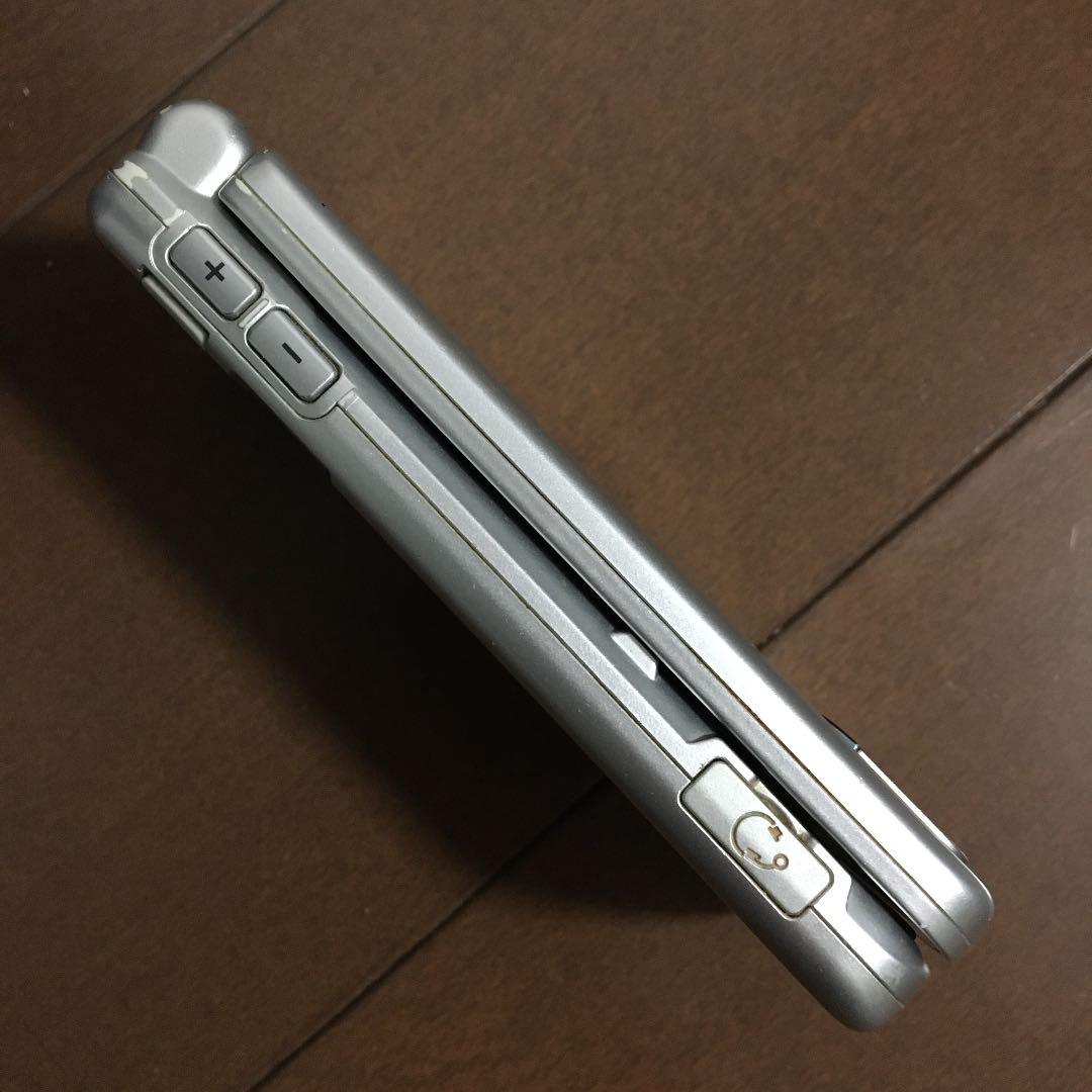 ドコモ docomo ガラケー らくらくホン F883iES m4w3011