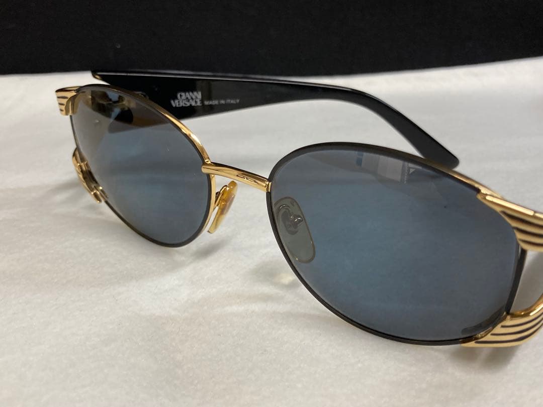 Versace ゴールド ブラック サングラス Versace ゴールド ブラック サングラス