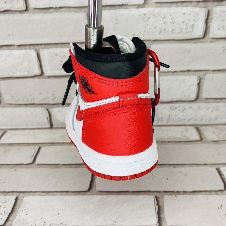 オマケ付き】NIKE ジョーダン1 パターカバー 白赤 - メルカリ