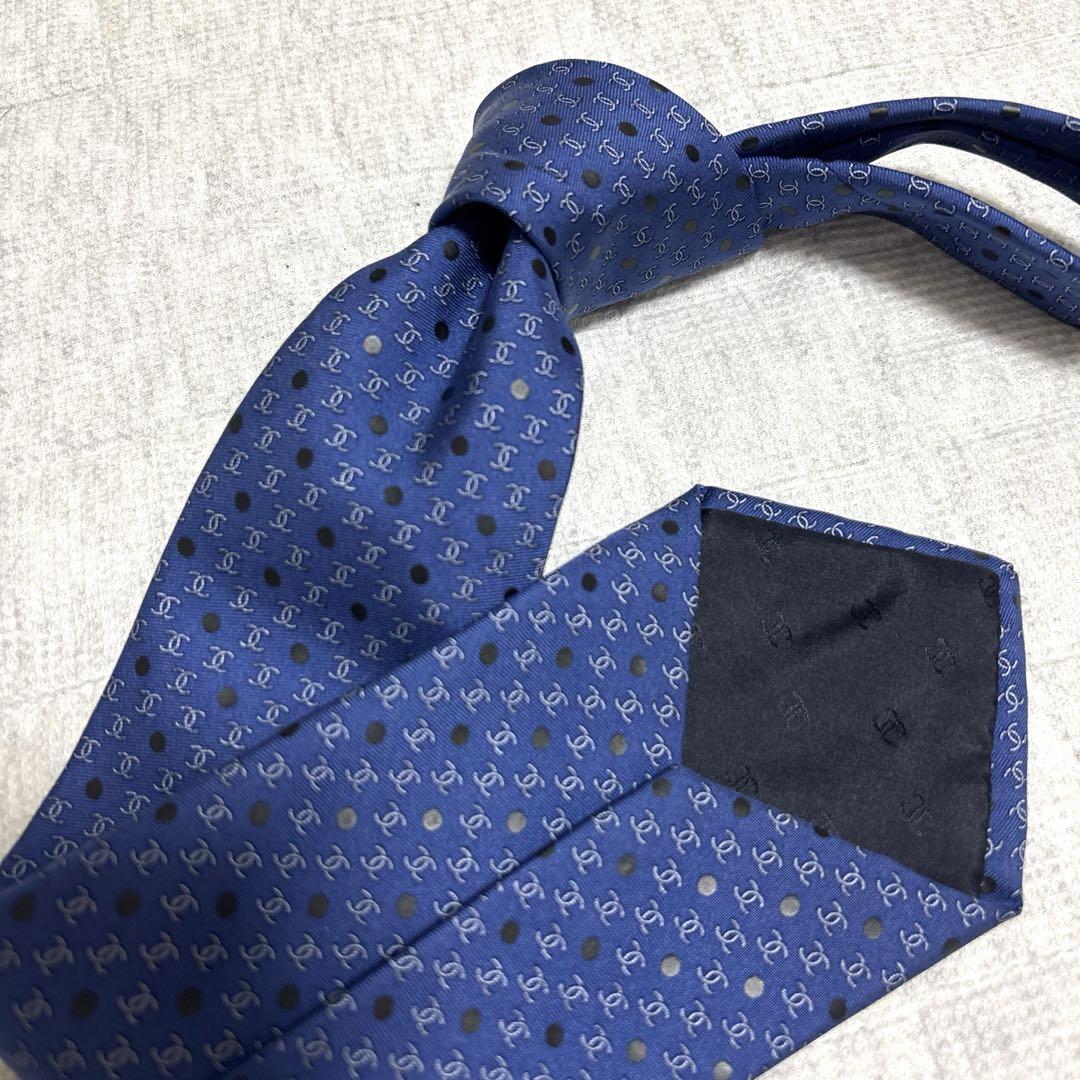 ★ CHANEL シャネル　ネクタイ　ブルー　ココマーク　総柄　現行品 CHANEL シャネル ネクタイ シルク ココマーク ドット 水玉 総柄