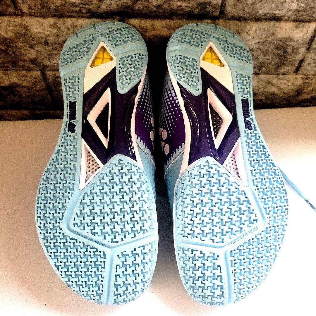 YONEX バドミントンシューズ ２３・５cm