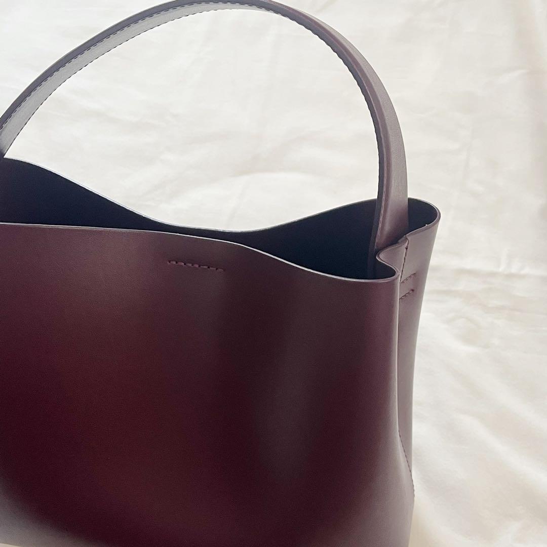 Arket LEATHER CROSSBODY BAG
