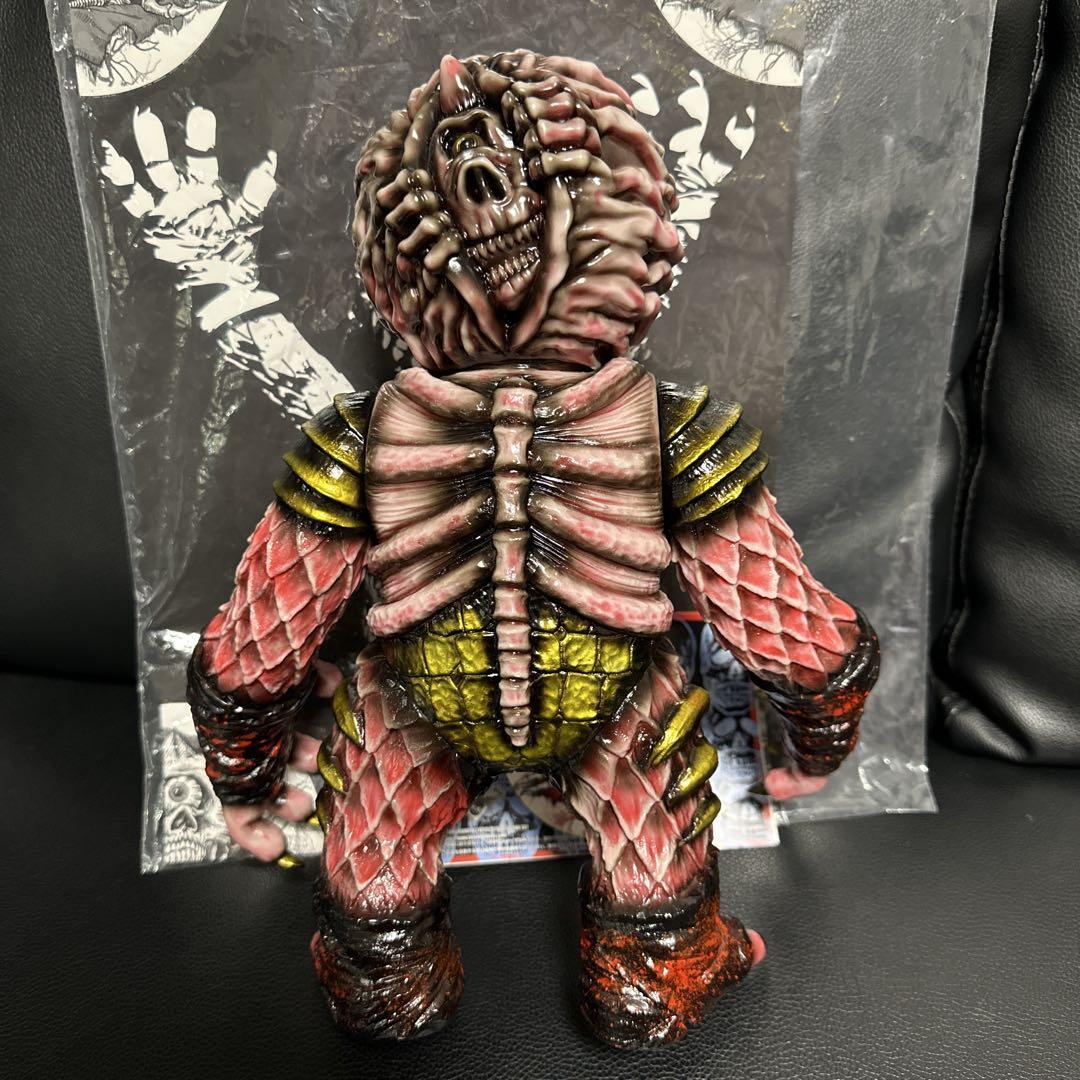 BLACKＢＯＯＫ インディーズ BlackBook ToyとFrank Kozik氏との「Piggums」新色はなんと女子