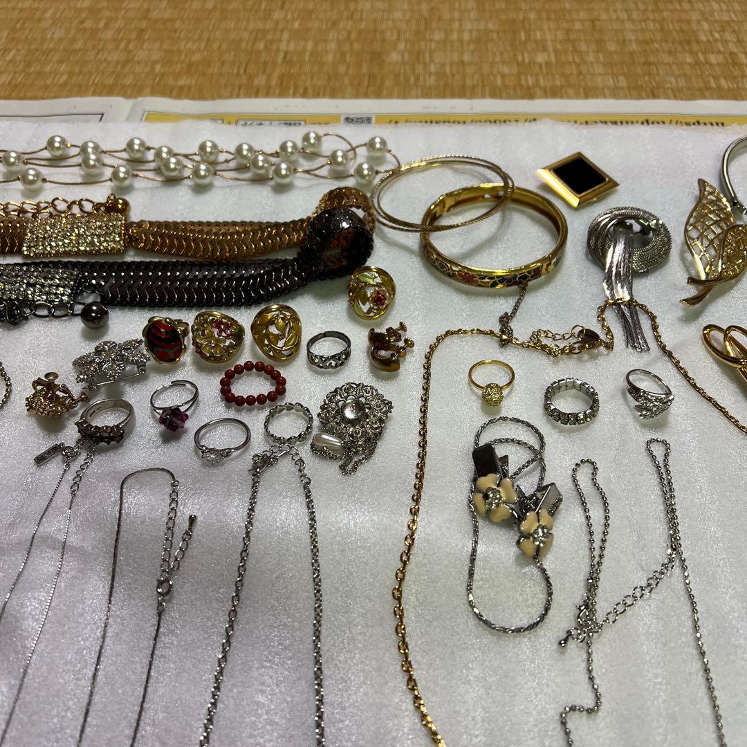 遺品整理品　アクセサリー2.3キロ超 【期間限定特価！遺品整理品アクセサリー】 - メルカリ