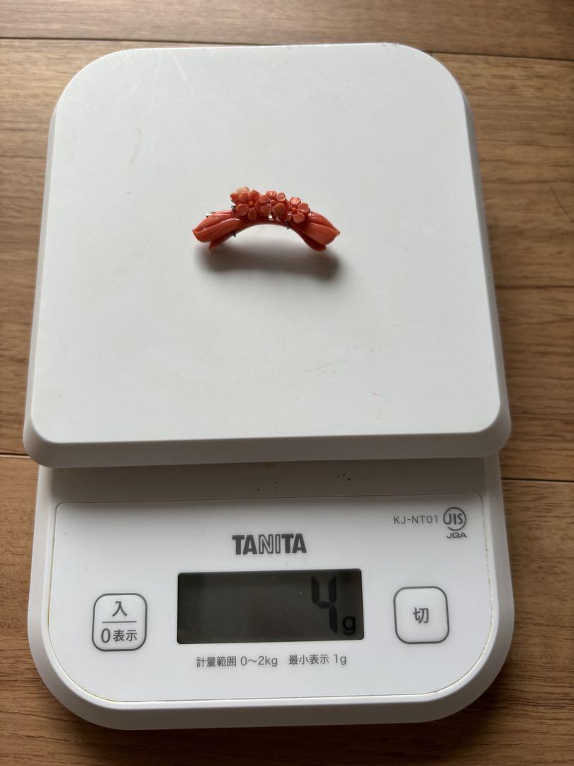 赤珊瑚 ブローチ 花 彫刻