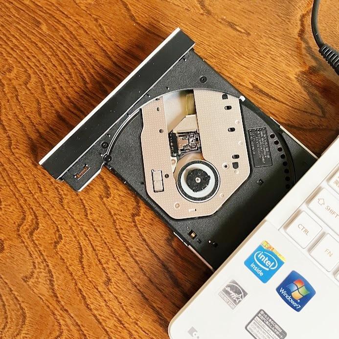 1台 すぐ使える薄型カメラ付きノートパソコンDynaBookワード＆エクセル