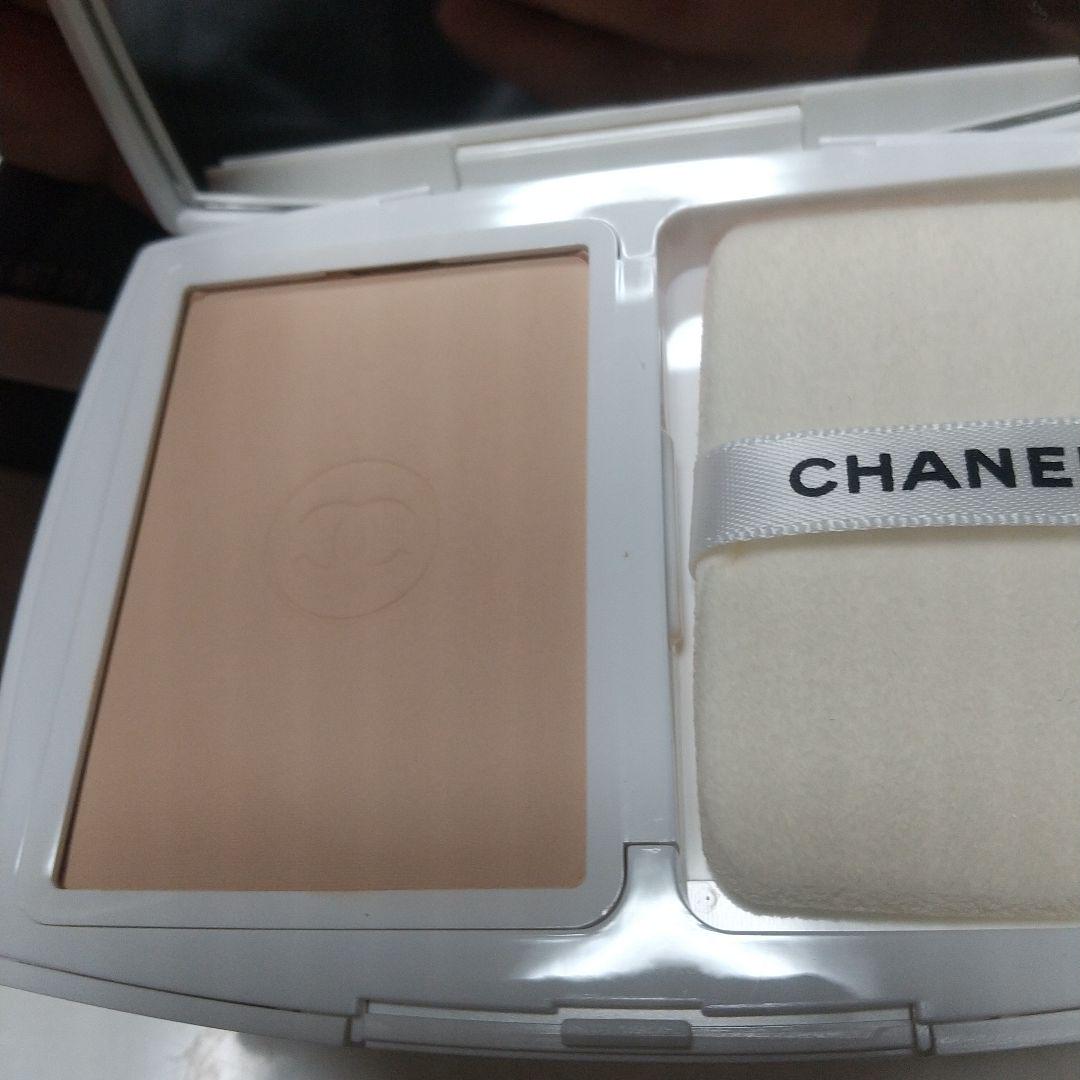 CHANEL ル ブラン ブライトニング コンパクト B20 ファンデーション