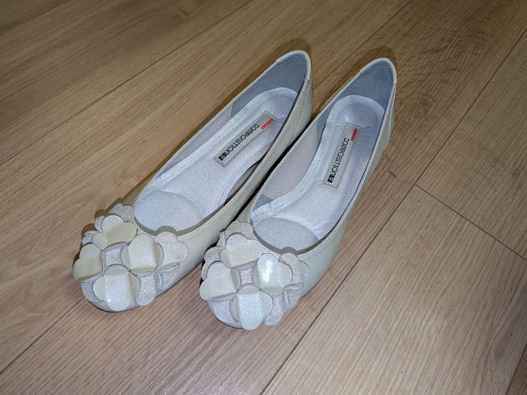 コンポジジョン9　パンプス　24㎝　ほぼ新品　シルバー　フラットシューズ コンポジション9 composition9 フラットパンプス24cm 新品未使用