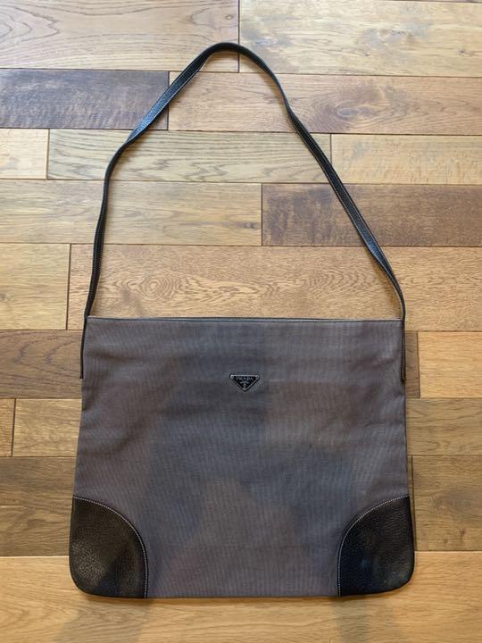 残りわずか】 PRADA クロスボディバック ショルダーバッグ - www 直営店で購入した正規品 PRADA ショルダーバッグ ボディーバック ショルダーバッグ