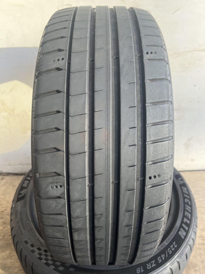 さとちゃん専用　送料込み　225/45ZR18 Michelin PILOT
