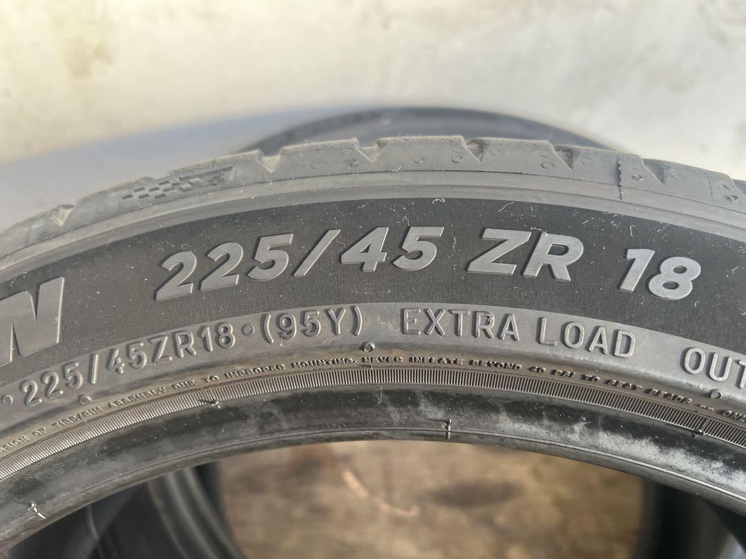 さとちゃん専用　送料込み　225/45ZR18 Michelin PILOT