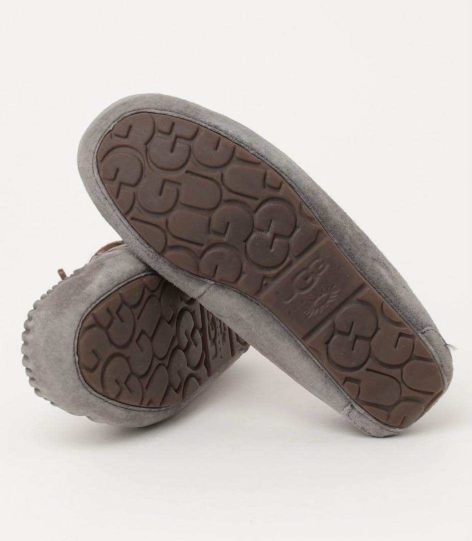UGG グレー スエード モカシン - メルカリ