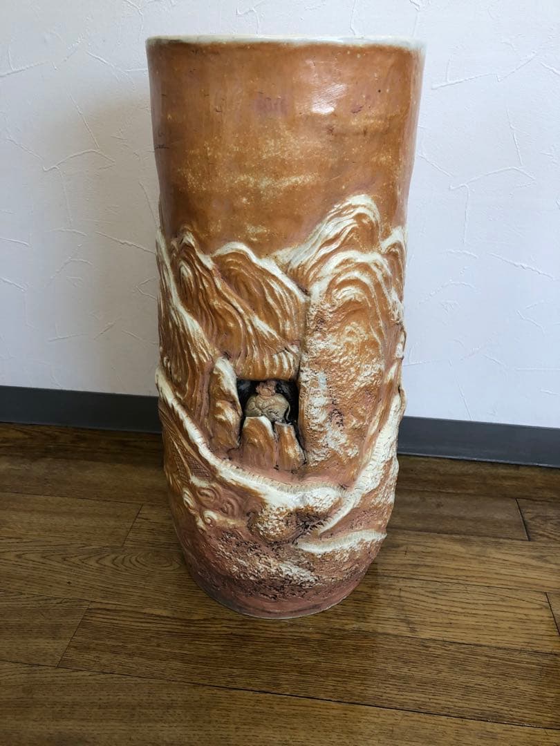 陶器 花瓶 花台山と木の彫刻やや傷や汚れあり