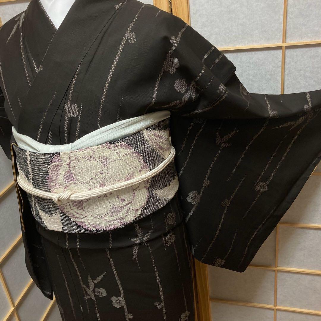 【500円引きクーポン】 泥染 9マルキ 美品 3125］本場大島紬 黒 袷 着物 正絹 松梅間道 着物・浴衣