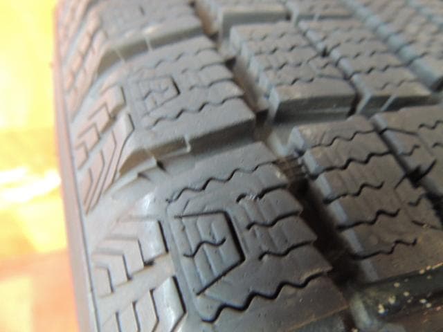 T621 165/70R14 トーヨー スタッドレス4本 シワ有り ヴィッツなど T621 165/70R14 トーヨー スタッドレス4本 シワ有り ヴィッツなど