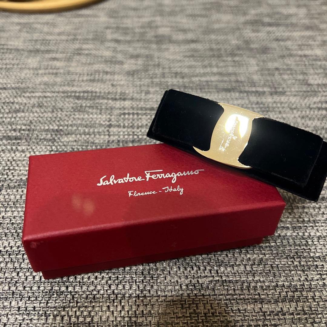 フェラガモ リボン バレッタ ベロア素材 限定