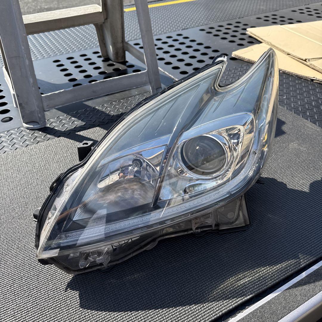 トヨタ　プリウス　30 後期HID ヘッドランプ　ヘッドライト左右セット中古品