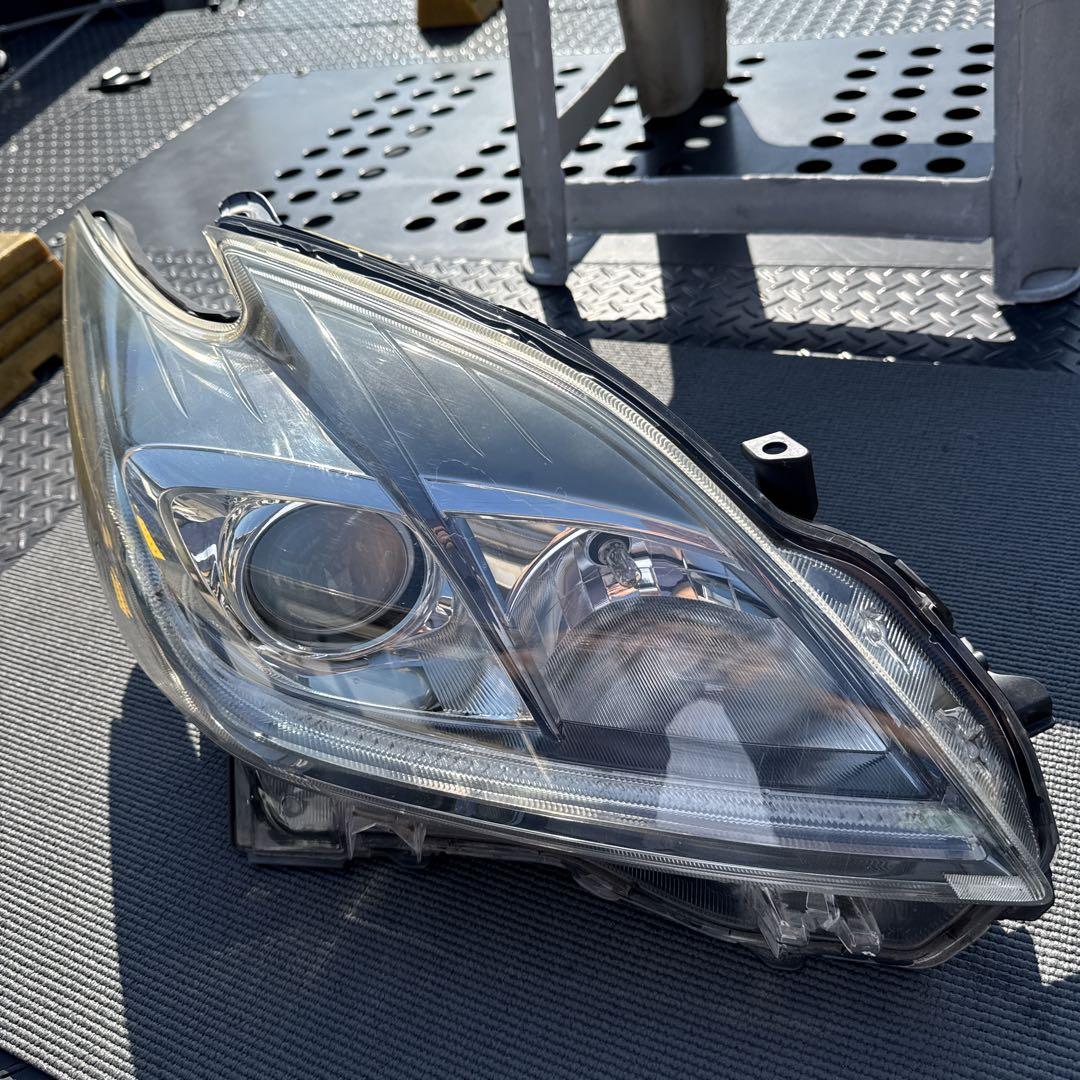 トヨタ　プリウス　30 後期HID ヘッドランプ　ヘッドライト左右セット中古品
