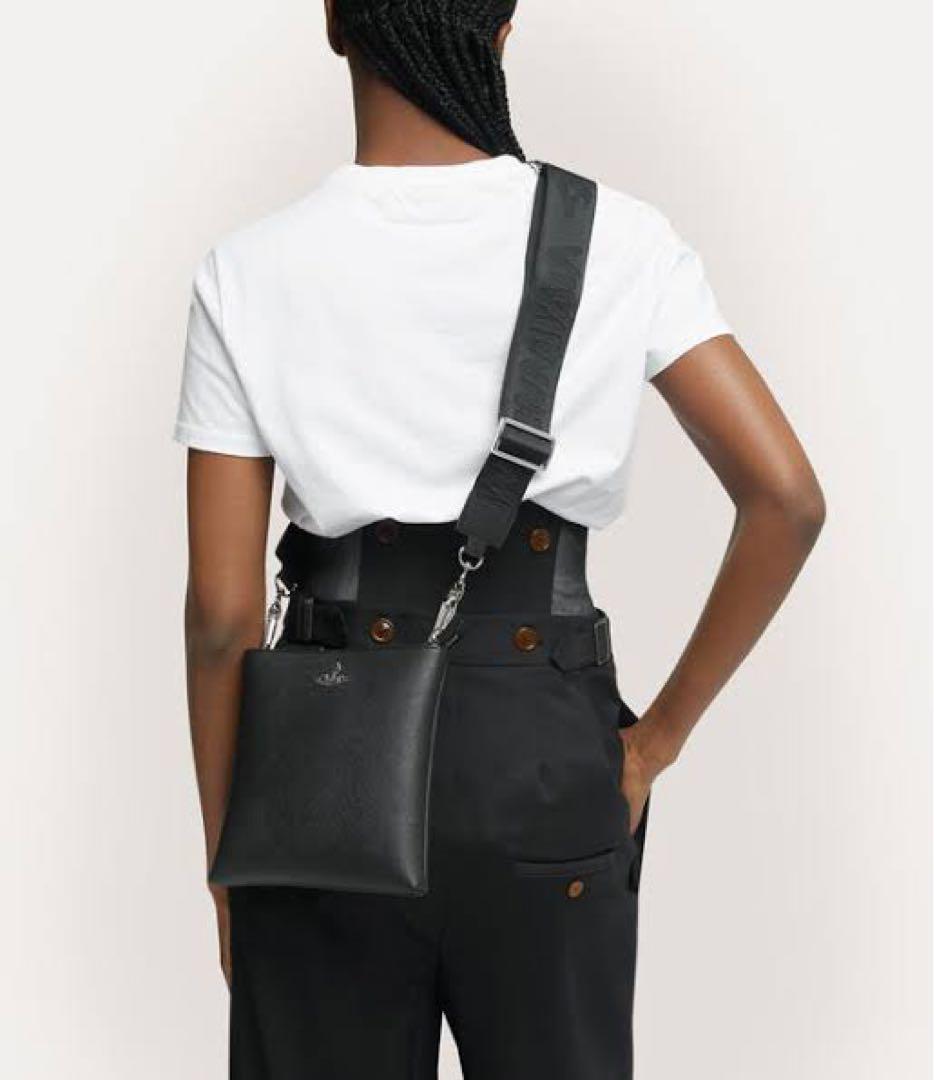 新品*VivienneWestwood *ブラックサフィアーノ ショルダーバッグ