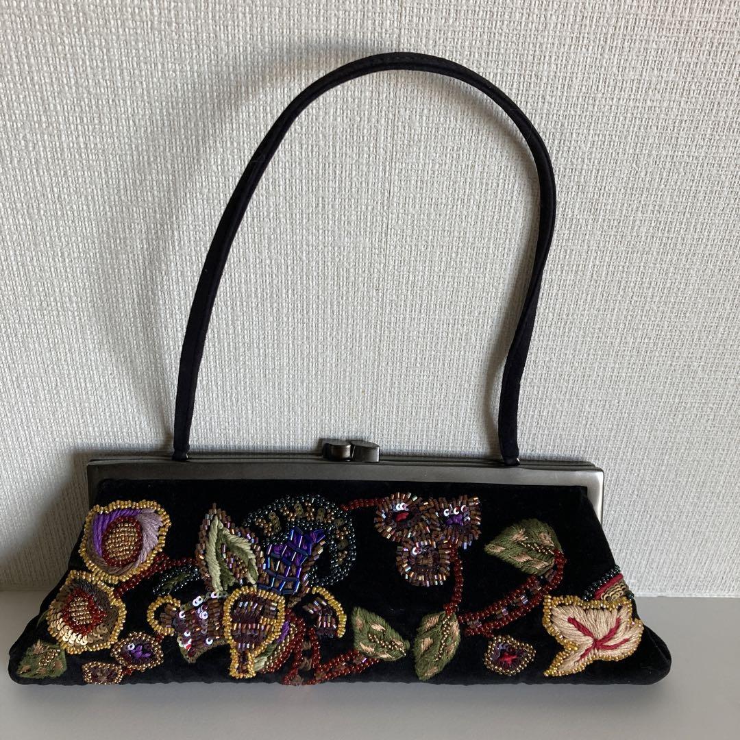 美品 SANTIサンティ クラッチバッグ パーティーバッグ ビーズ/刺繍