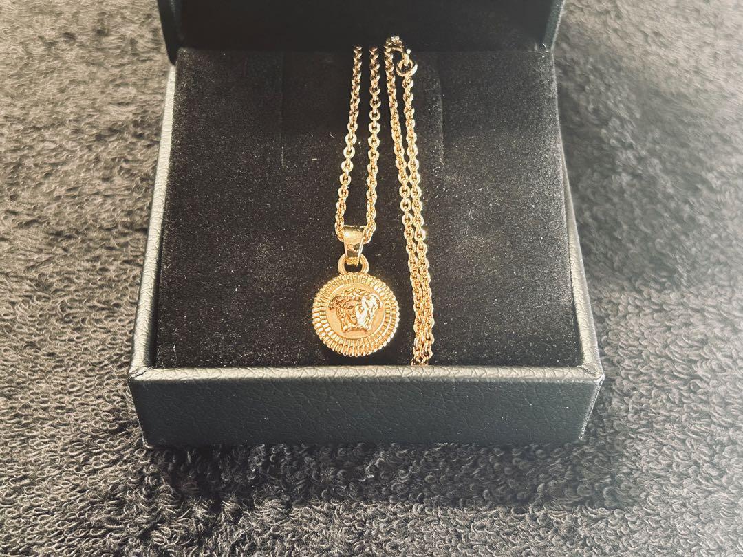 極美品　現行品¥74800 VERSACE V メデューサ　ネックレス　ゴールド ヴェルサーチ メデューサネックレス ゴールド VERSACE