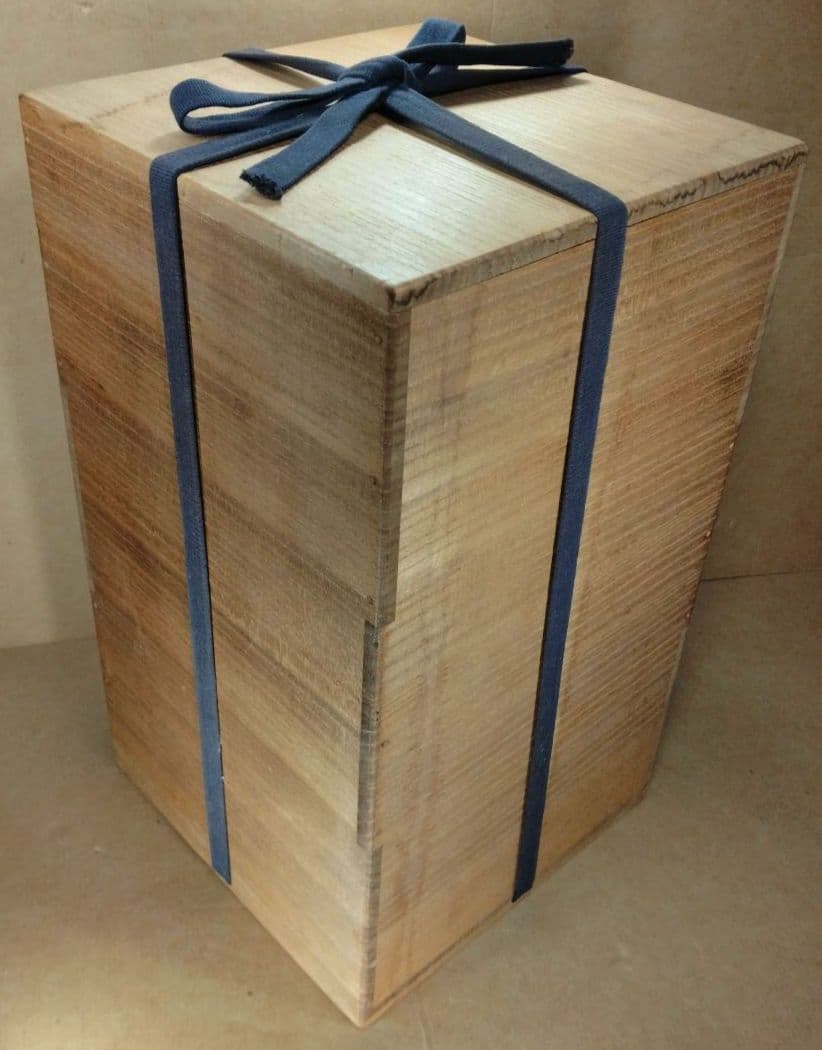 【本物保証】金城次郎 海老魚紋大花瓶(魚2海老2)共箱 栞 人間国宝 h32㎝超 【本物保証】金城次郎 海老魚紋大花瓶(魚2海老2)共箱 栞 人間国宝 h32㎝超