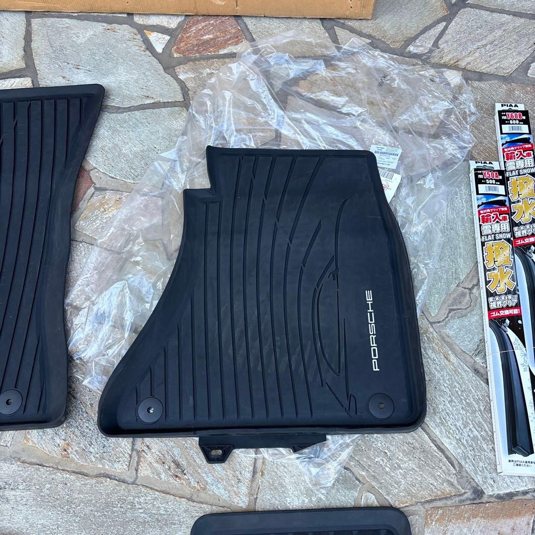 ⭐️ポルシェマカンラバーフロアマット右ハンドル純正おまけ付⭐️