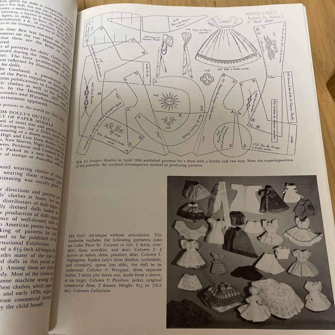 洋書 The Collector's Book of Doll's Clothes