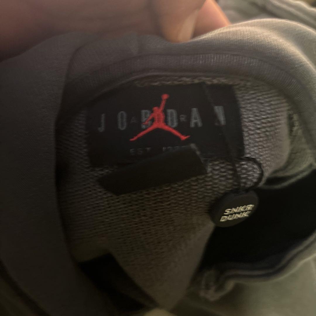 Jordan フード付きパーカー Inner City グレー