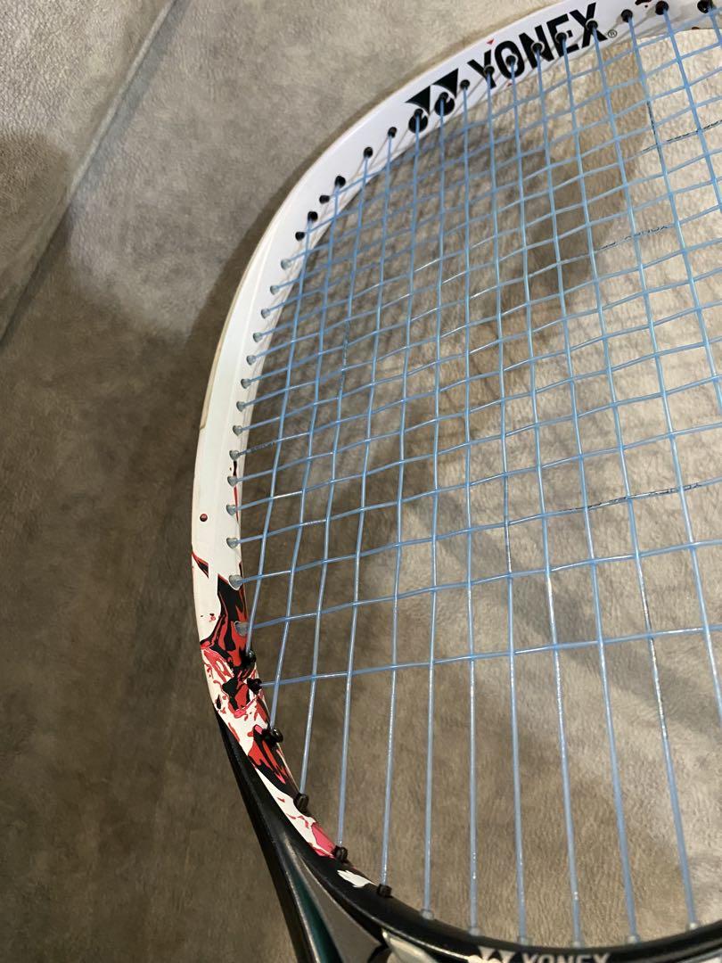 YONEX