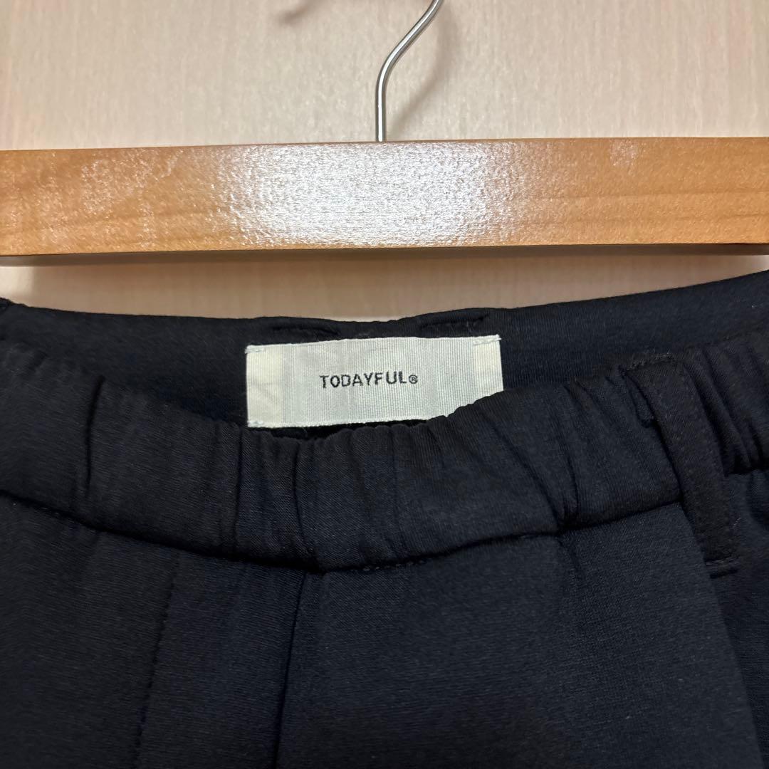 Cushion Easy Trousers 黒 新品未使用タグ付き 値下げ中 Cushion Easy Trousers 黒 新品未使用タグ付き 値下げ中