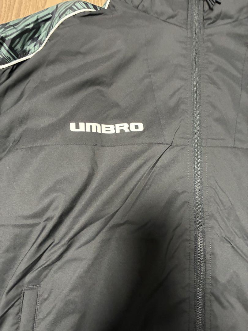 UMBRO フード付きウィンドブレーカー ブラック　未使用に近い