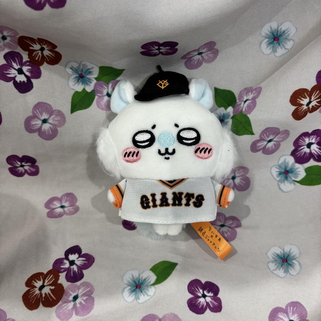 ちいかわ　ジャイアンツ　ぬいぐるみバッジ　ぬいば　モモンガ　うさぎ　ハチワレ