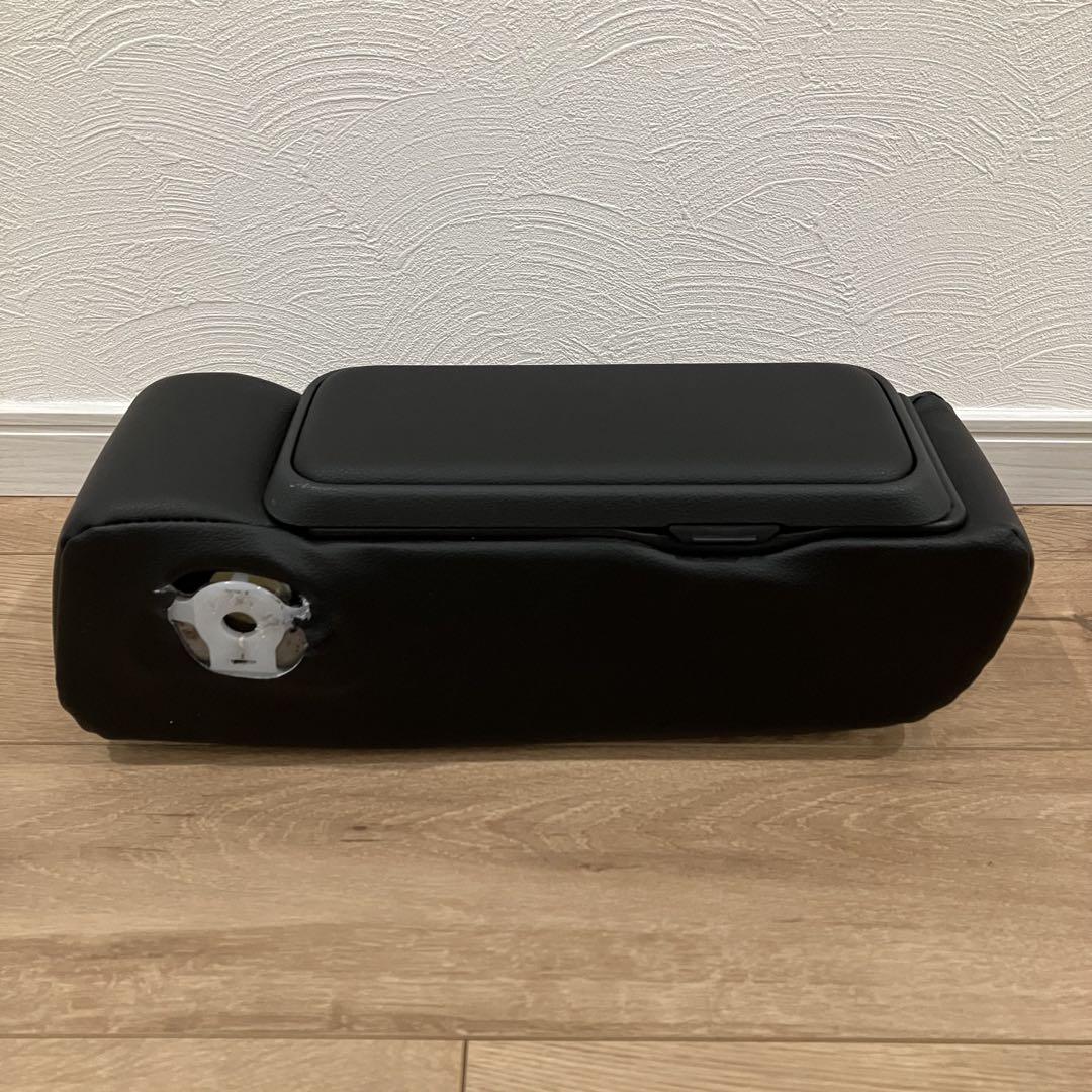 トヨタ純正　BOX付大型アームレスト　(本革風)